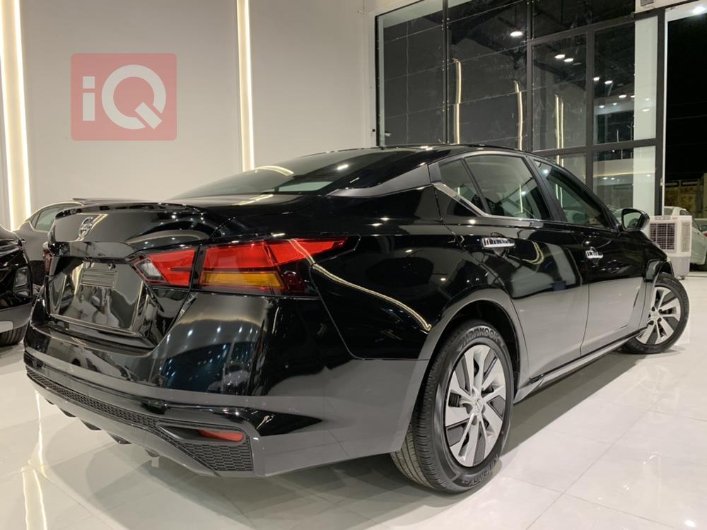 نيسان ألتيما